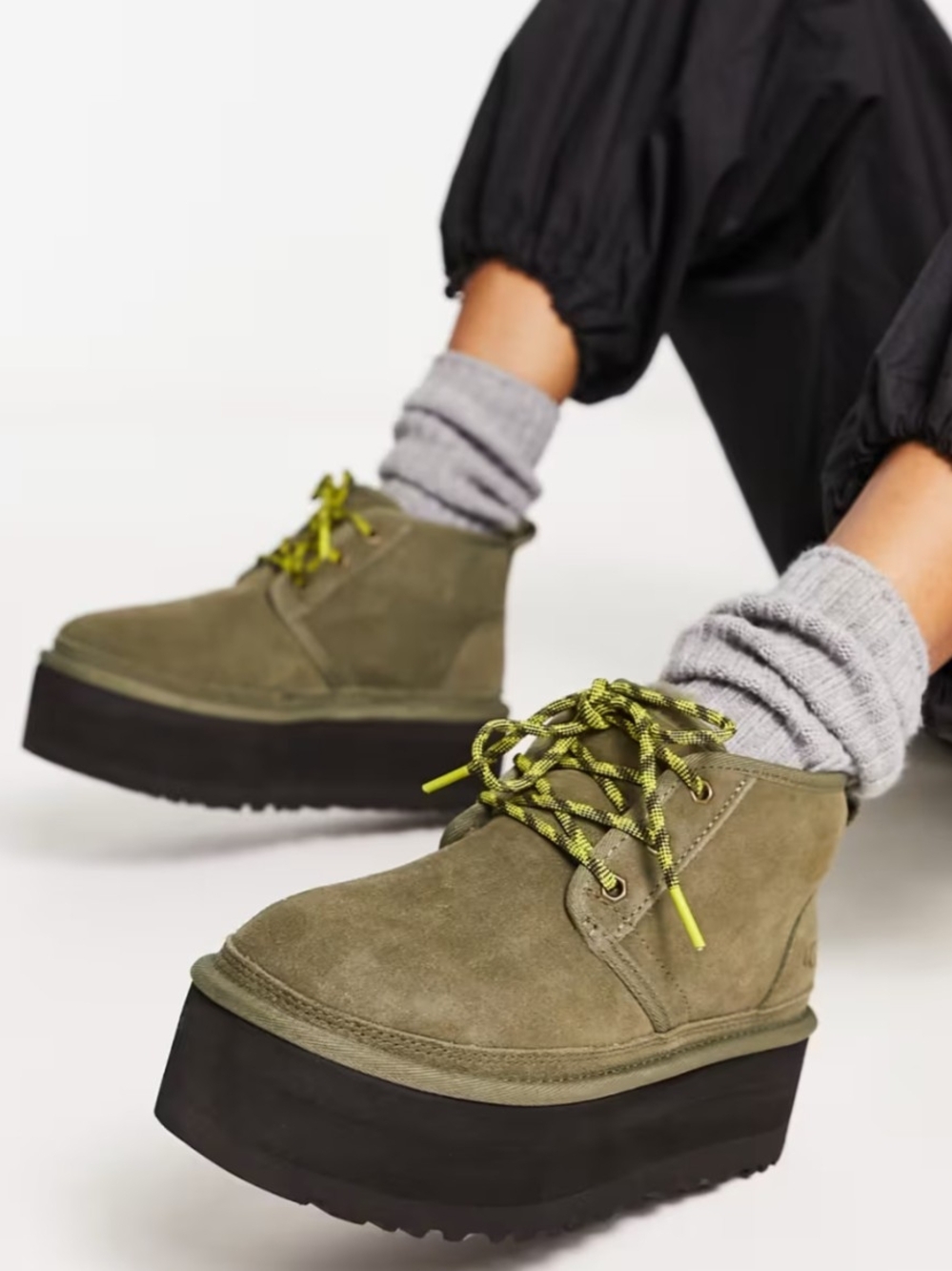 UGG® Wmn's Neumel Heritage Platform Lace-Up Boots Size 9 Used Exc